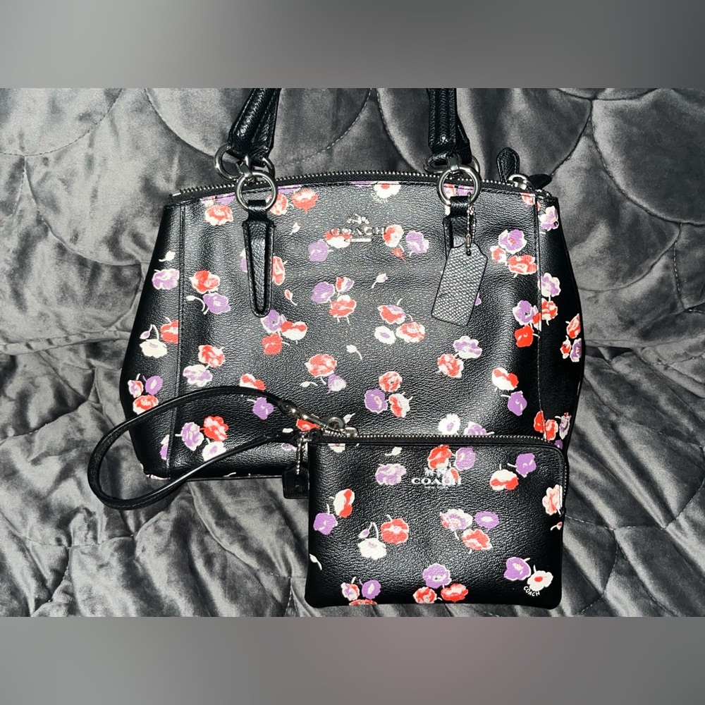 Authentic Coach Black Floral Handbag Purse w/matching wristlet NWOT